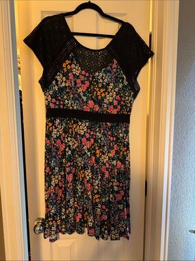 Black Floral Lace-Trim Womens Dress